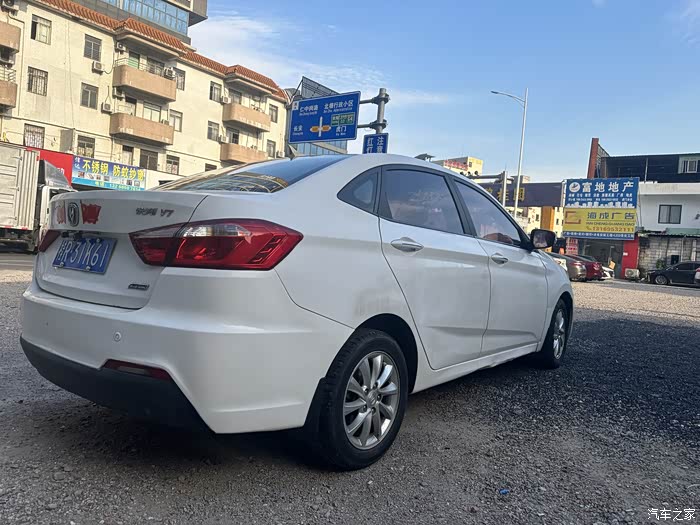 16年安悦翔v7,1.6手动挡,保险到明年三月,全款一个多点