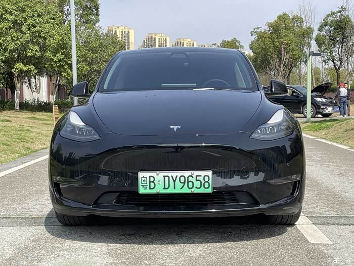 特斯拉modely2021款标准续航后驱版行驶4