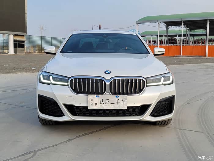出宝马5系2022款530li领先型m运动套装