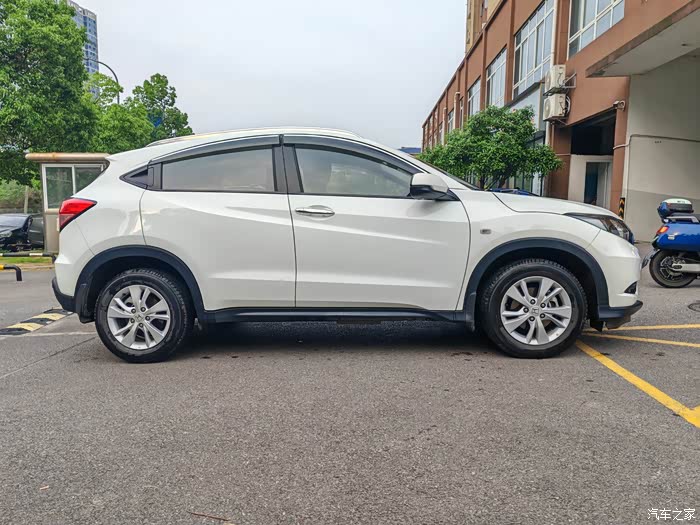 本田缤智2017款15lcvt两驱舒适型行驶3
