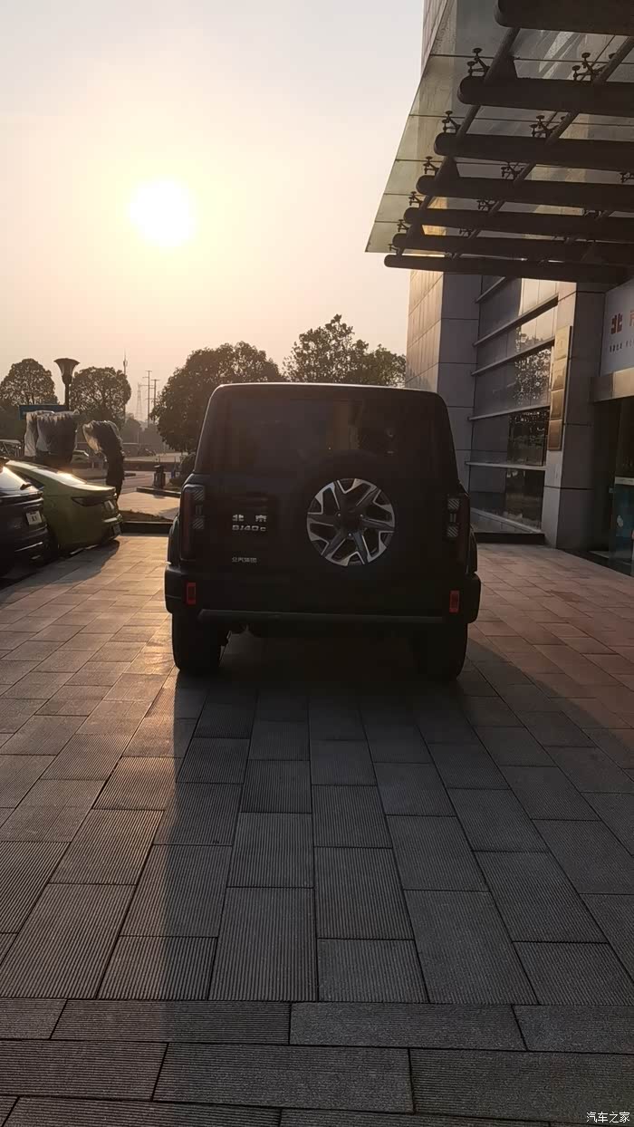 昨天订了一台极夜黑新款bj40选了个好日子等待提车前期看