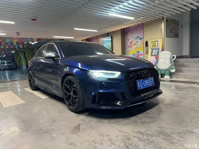 17年上牌改款奥迪s320t四驱外观小改轮毂