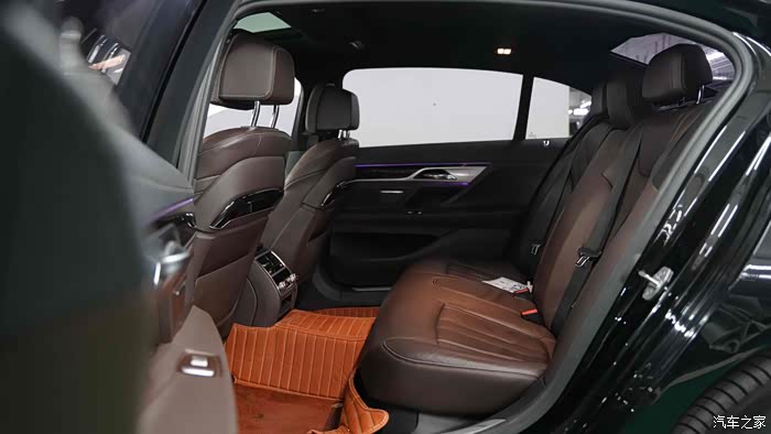 宝马7系2018款730li领先型m运动套装外黑内