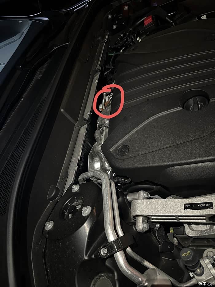 2024款xc60大家这个部位会生锈吗引擎盖打开后最后面中