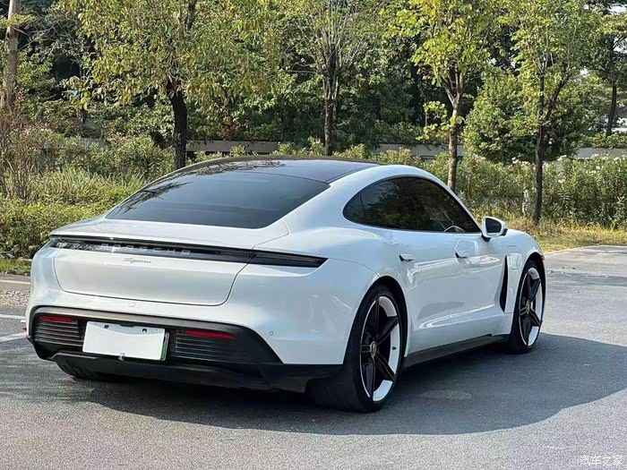 保时捷 2022款 taycan 行驶2.3万公里. 需要滴