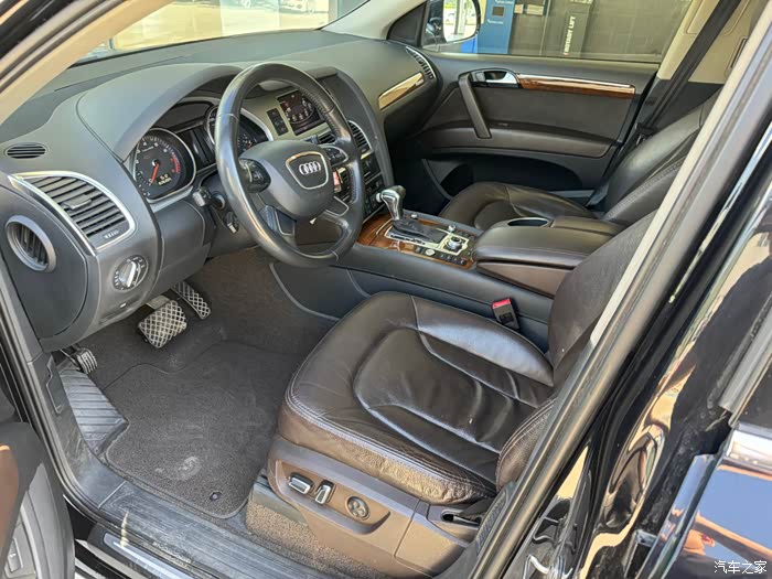 2013年12月底奥迪q7 35tfsi进取 3.0自动天窗