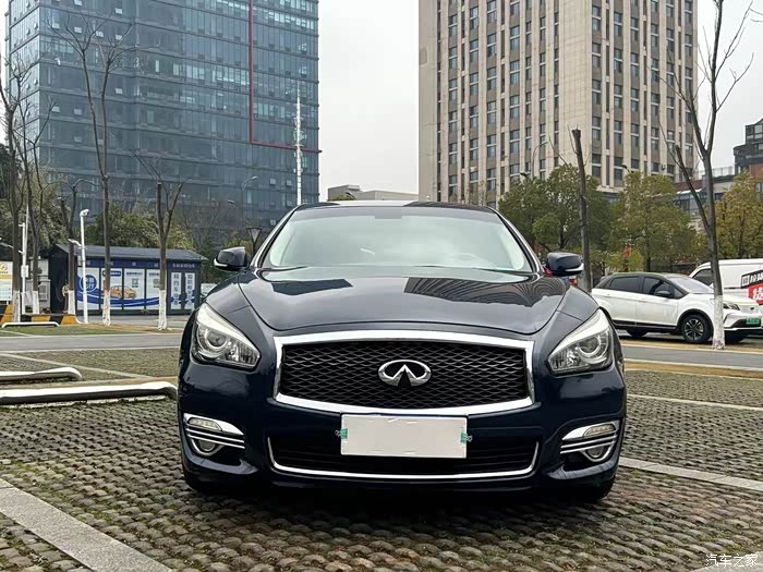 新到日系高端品牌17年英菲尼迪q70lv625车