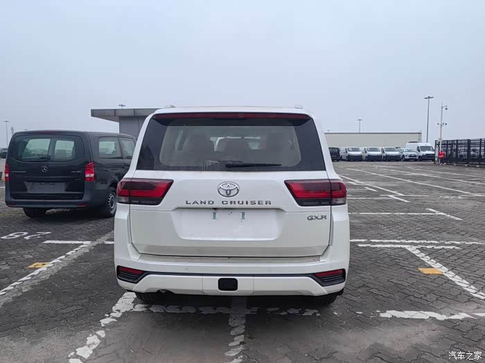 酷路泽4000 24款 gxr 8气 20轮 配置:大包围?