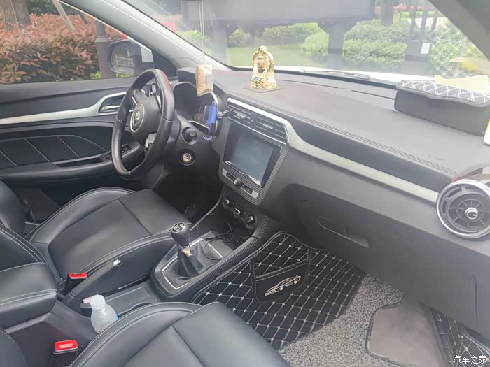 出售一台17年名爵zs15l手动豪华版带天窗车子车况45