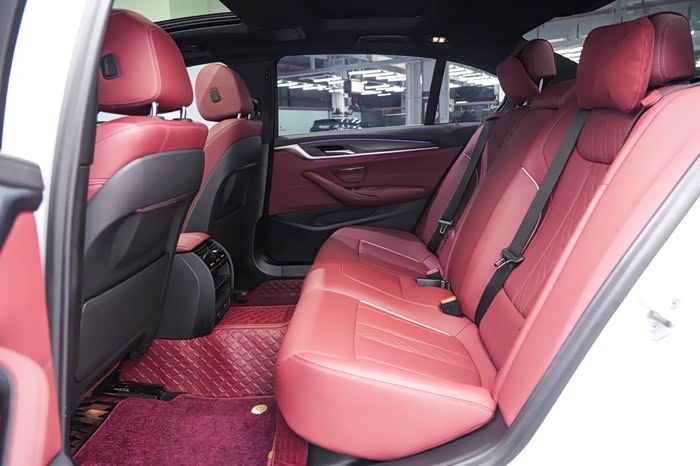 宝马5系2021款530li领先型m运动套装上牌日