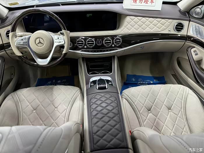 全新迈巴赫s560 银黑/米 配置:顶级大柏林之声音响,后排