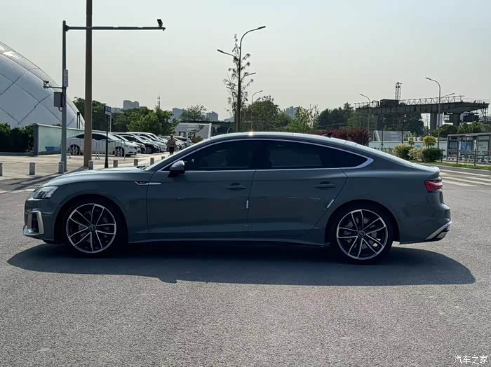 奥迪a5四门四驱45高功率 售价: 28.88万元 上牌日期