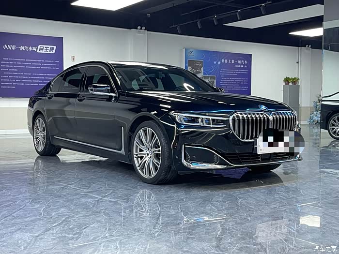 出一台21年3月上牌宝马740li行政豪华套装34万公里