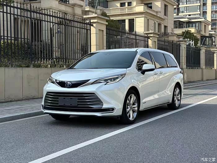 23年4月上牌 丰田赛那sienna 2.5l混动 尊贵版