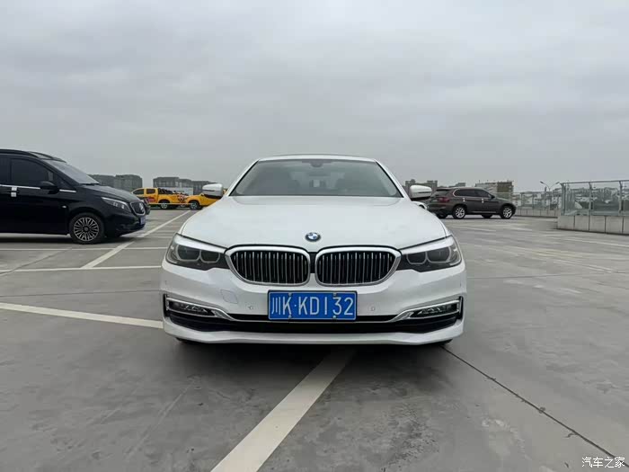 18年宝马525li运动8万多公里一手车原版车况双