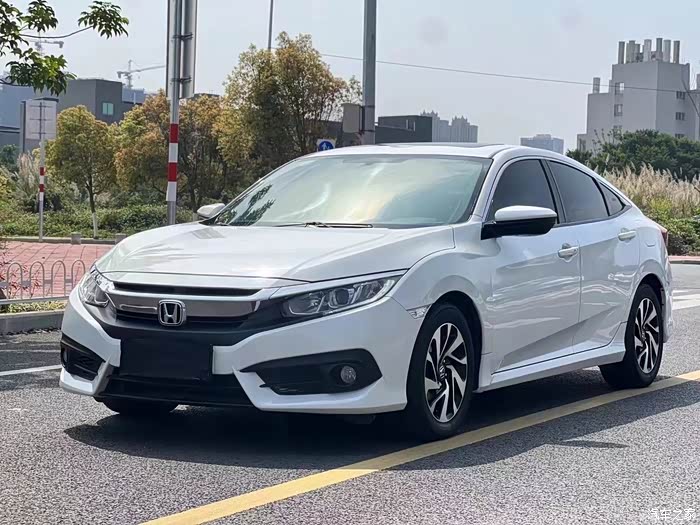 出一台思域17年8月上牌15t豪华版价格798