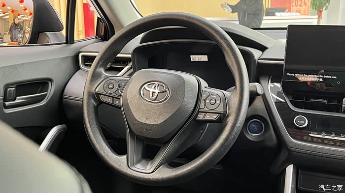 低配落地11万出头省油也实用体验丰田卡罗拉锐放