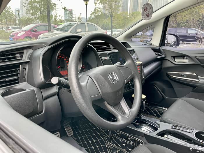 出售一台末代本田飞度gk5自动档15舒适天窗版18款1