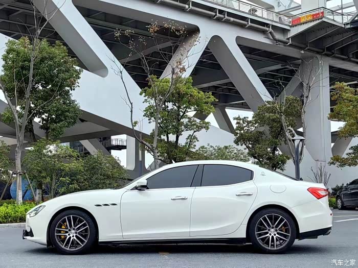 出粮17年17款玛莎拉蒂吉博力