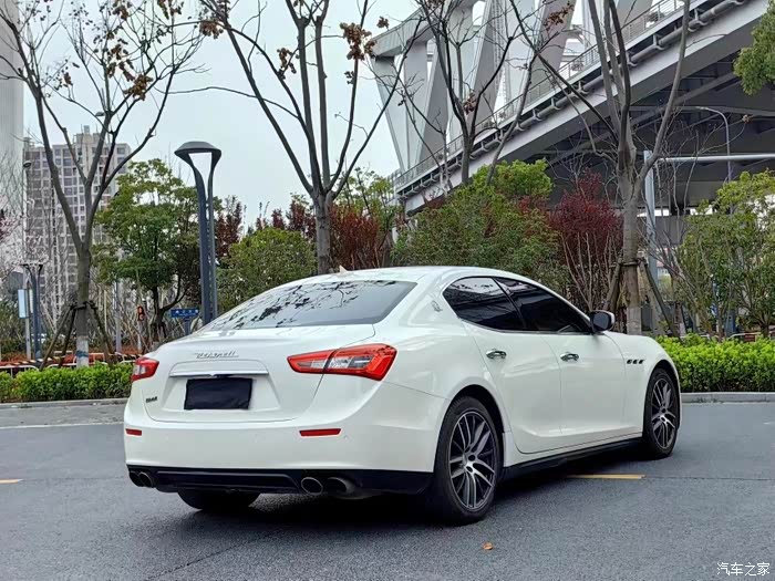 出粮17年17款玛莎拉蒂吉博力