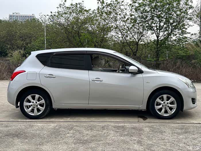 11年7月日产骐达16自波一手车年审保险同步无事故