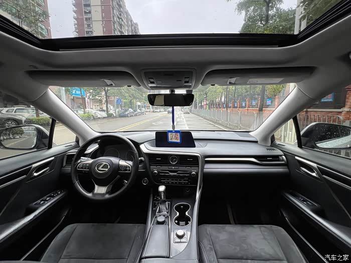 16年雷克萨斯rx300私家一手车最美白外黑内嘎嘎新