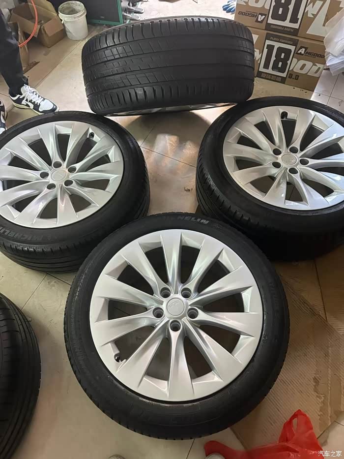出一套原厂特斯拉modelx轮毂轮胎要的私