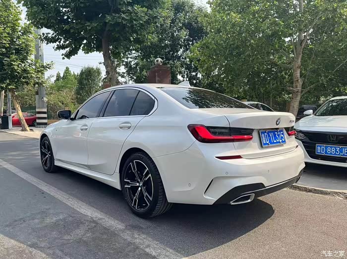 2022年宝马325i m运动套装,本地一手车,白外棕内