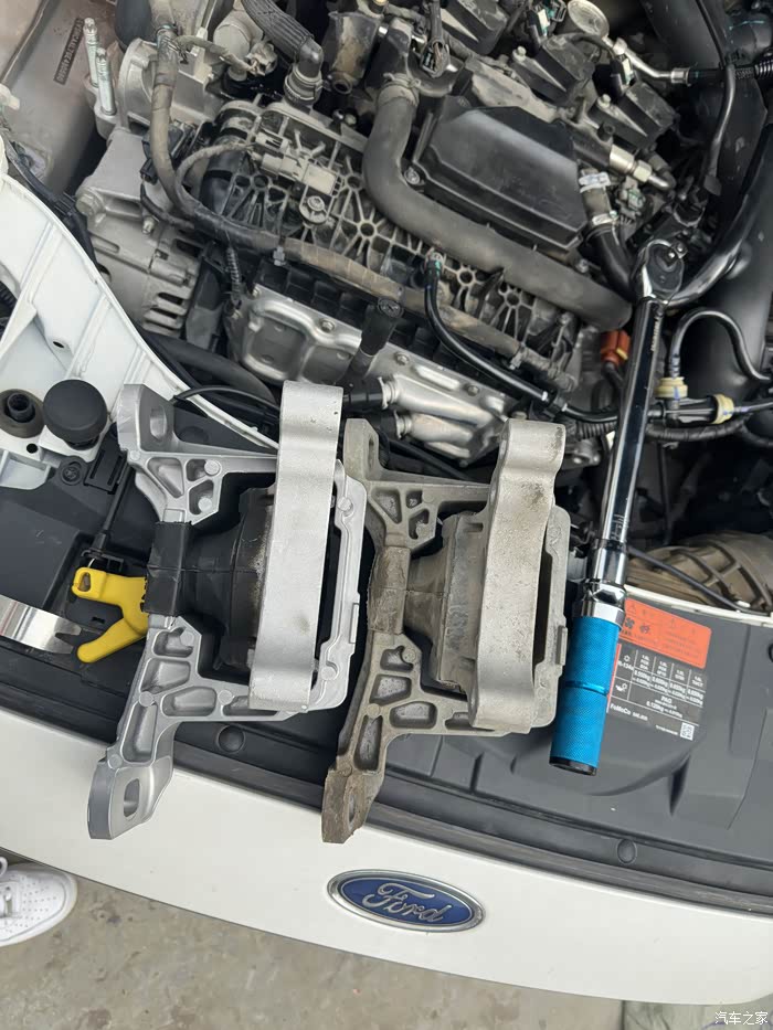 15款福克斯大保养机油变速箱油原厂机脚