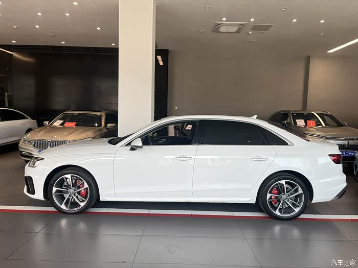 奥迪a4l精品车车21年上牌仅仅行驶3万公里最新到店趁