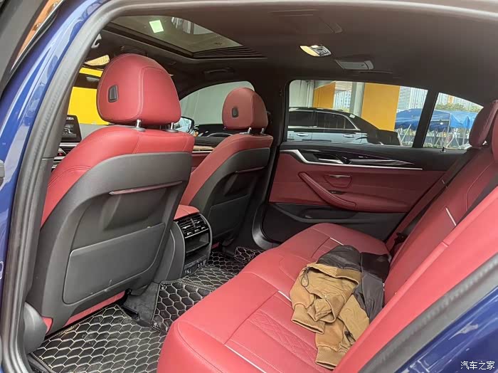 新款宝马525lim运动套操控没得说内饰也好看你们觉得呢