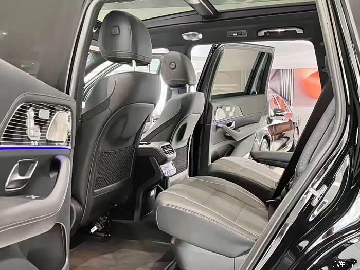 奔驰gls580配置40tv8发动机大柏林之声音响