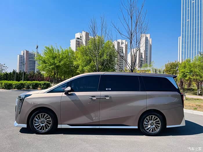 国产埃尔法,24年传祺m8宗师2.0tgdi旗舰版 一手0过