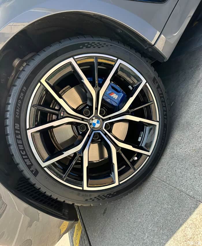 宝马5系还是这款19寸花瓣轮毂好看