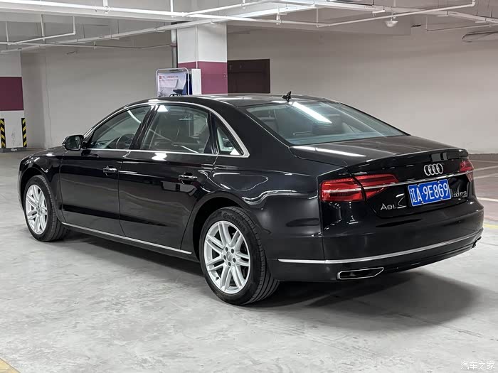 奥迪a82018年一手车14万公里