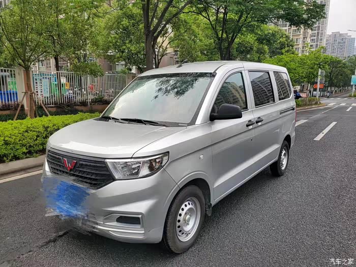 转让21年五菱宏光面包车!车子是去年买的二手车!低配的!铁轮