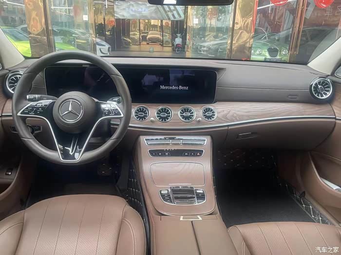 奔驰e级2023款e300l时尚型