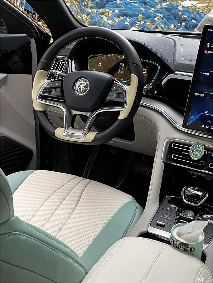 比亚迪宋plusdmi内饰竟如此年轻化