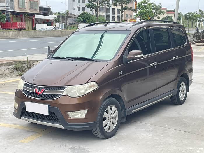 新到15年五菱宏光s15手动档高配七座拉货拉人赚钱好帮