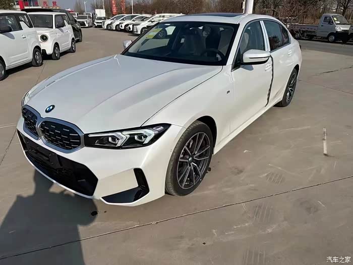 2023年宝马325lim运动矿石白配波尔多红内成色如新