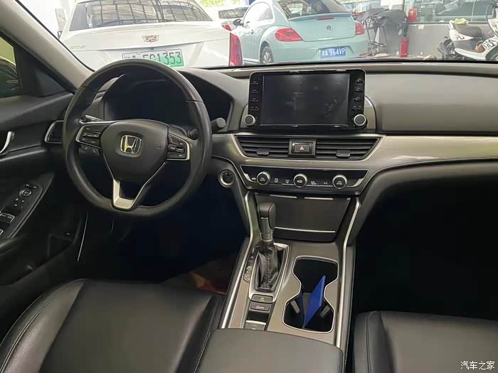 18年本田雅阁双电动座椅8万公里车况精品加装氛围灯