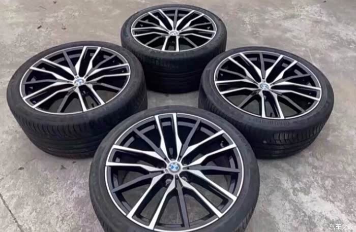 22寸宝马x6原厂轮毂轮胎 一套,感兴趣的可以聊聊