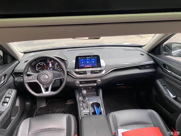 22年8月日产天籁20l舒适版分段式全景天窗双边电动座