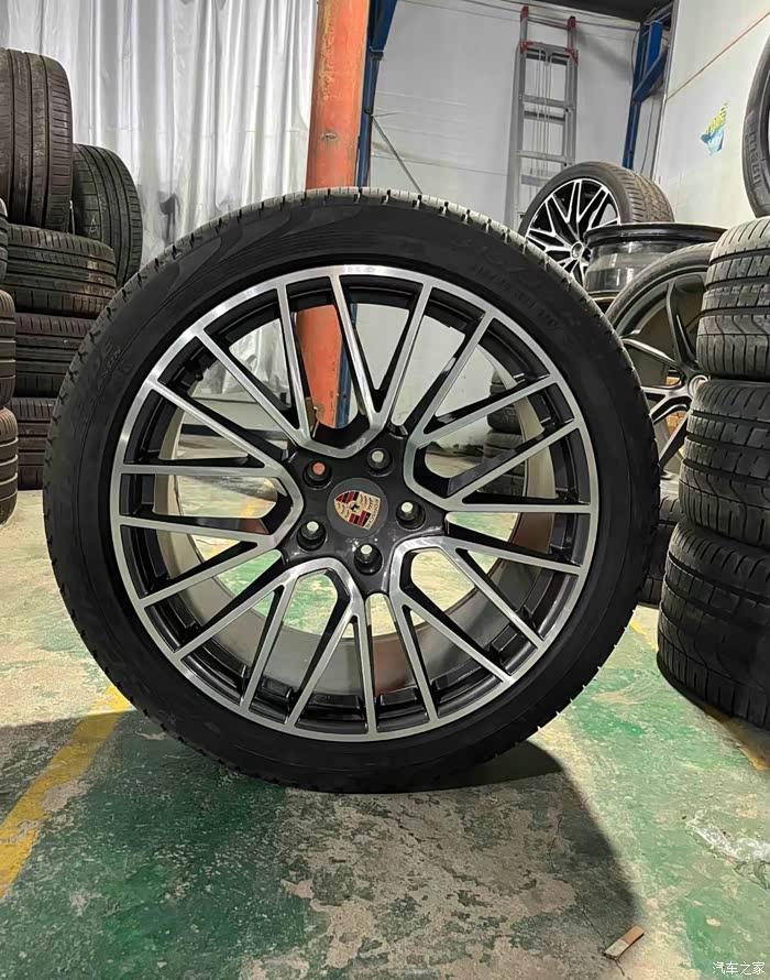 21寸保时捷卡宴轮毂轮胎感兴趣的可以来