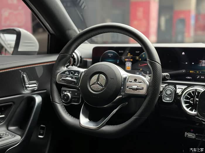 出一台22年3月奔驰a200l改款运动时尚版4w公里实表