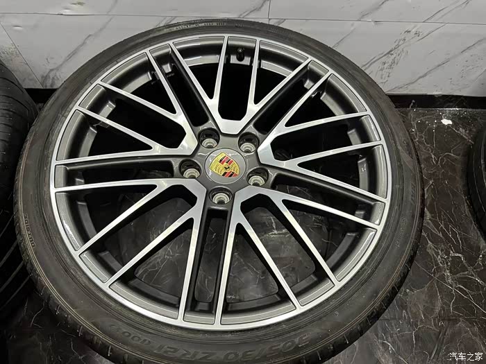 刚拆下来的保时捷911 前20后21寸 原厂正品德国产拆车轮