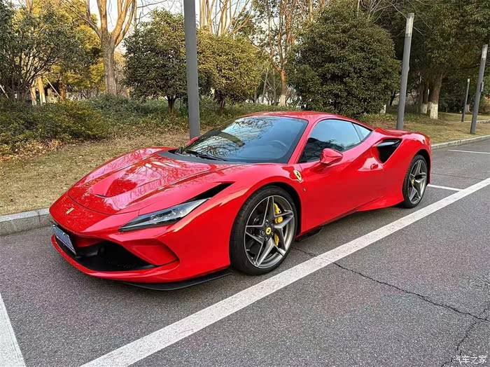 法拉利f8 tributo