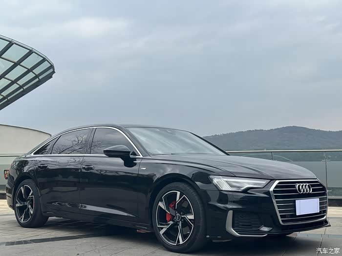 出21年奥迪a645甄选动感安全挪动47万公里氛围灯