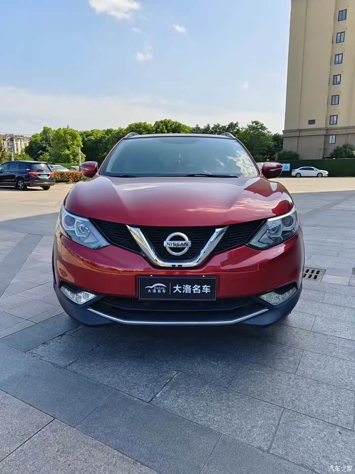 拿下18年日产逍客,9万公里里程2.0l排量,自动挡,显示屏