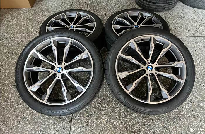 宝马x3轮毂轮胎20寸精品套件喜欢的可以看过来